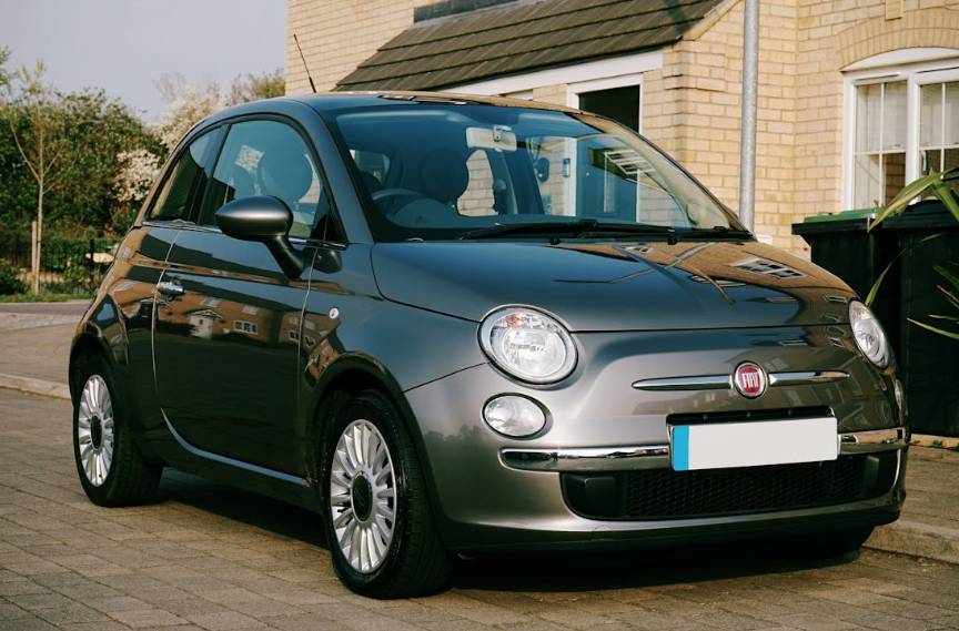 Mobil FIAT (Pexels/Mike Bird)
