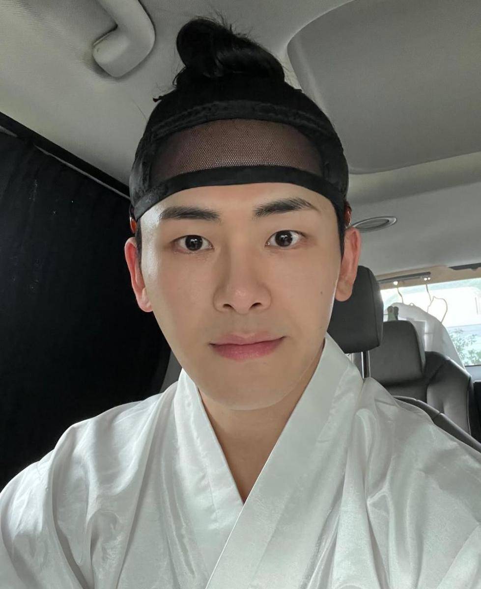 Lee Ho Won di Check In Hanyang (instagram.com/isayhousayya)