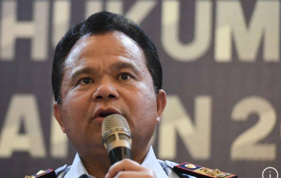 Mantan Direktur Jenderal Imigrasi, Ronny F. Sompie. (ANTARA FOTO/Hafidz Mubarak A.)