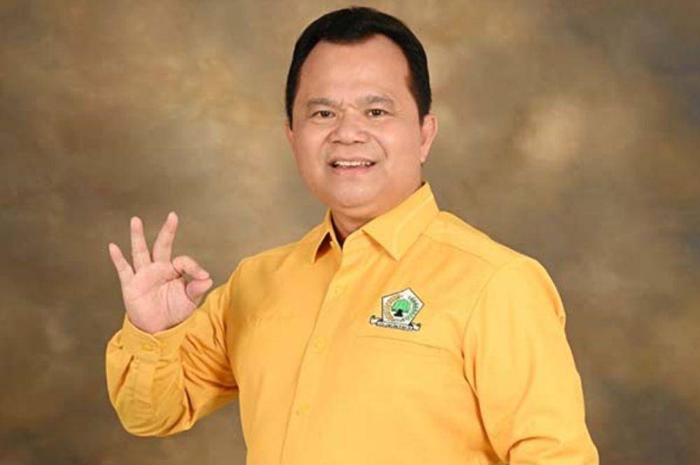 Ronny F. Sompie ketika bergabung ke Partai Golkar untuk maju jadi caleg di pileg 2024. (Dokumentasi Istimewa)