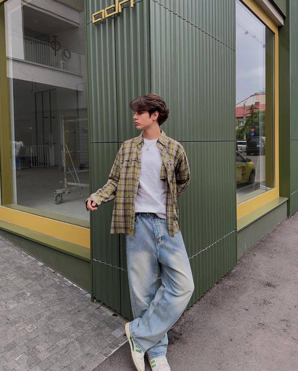 outfit streetwear kekinian ala Alexandru Badea (instagram.com/ok.alecs)