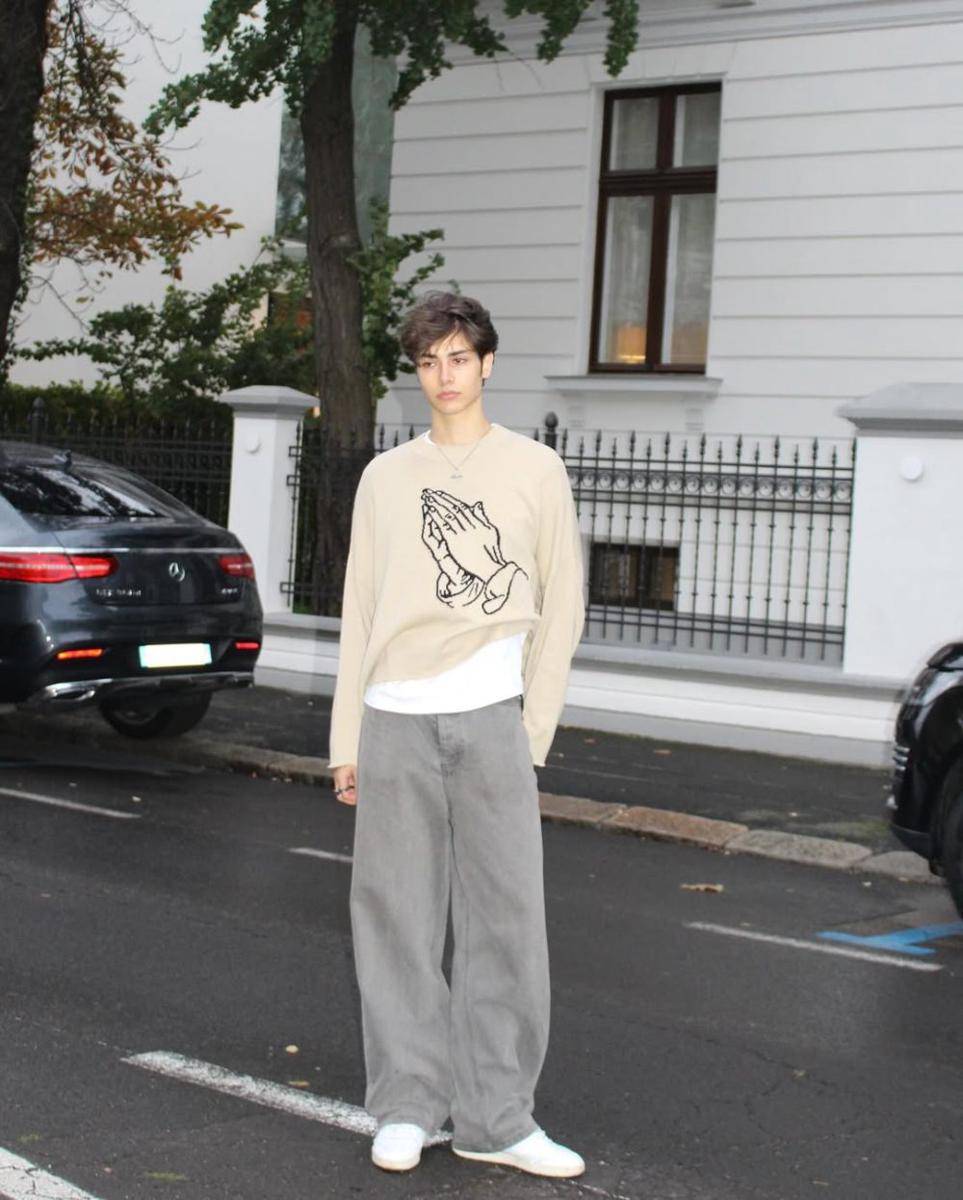 outfit streetwear kekinian ala Alexandru Badea (instagram.com/ok.alecs)