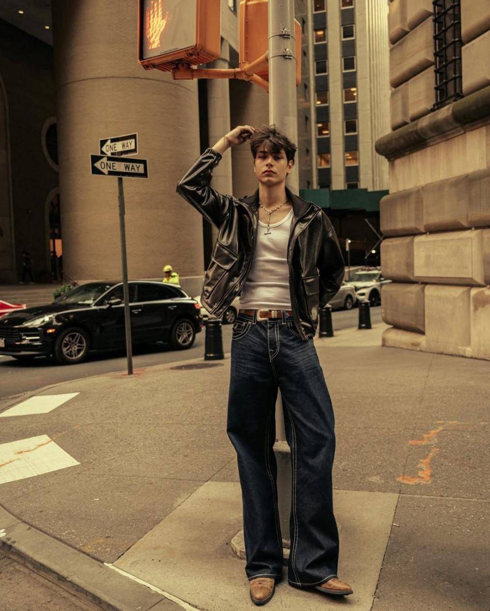 outfit streetwear kekinian ala Alexandru Badea (instagram.com/ok.alecs)