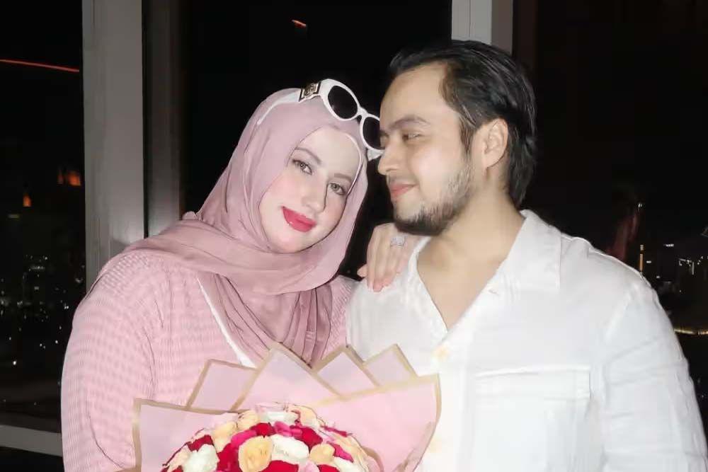 Potret Anniversarry ke-10 Tasyi Athasyia dan Suami, Dinner Romantis