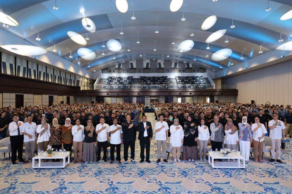 Fakultas Kedokteran Universitas Diponegoro menggelar kegiatan Character Building ESQ bertajuk “PPDS yang Bermartabat dan Bermanfaat Menuju Indonesia Emas” untuk Program Pendidikan Dokter Spesialis (PPDS) dan PPDS Subspesialis, FK Undip di Muladi Dome Undip, Sabtu (4/01/2025). (dok. Undip)