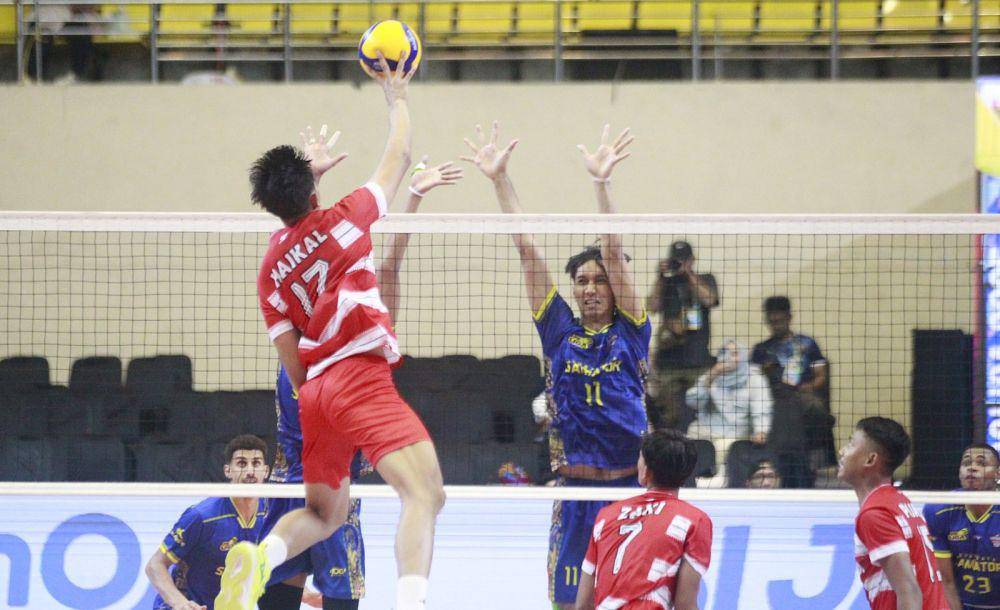 Tim voli putra bertanding di kompetisi PLN Mobile Proliga 2025 di GOR Jatidiri Semarang, 3-5 Januari 2025. (dok. Proliga2025)