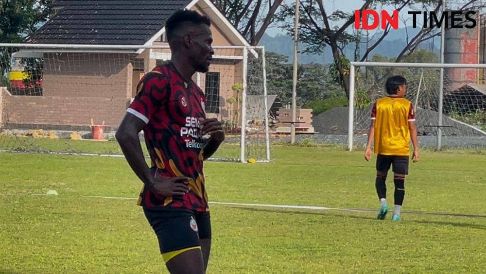 Cornelius Stewart, pemain asing Semen Padang FC yang masih dipertahankan (Foto: IDN Times/Halbert Caniago)