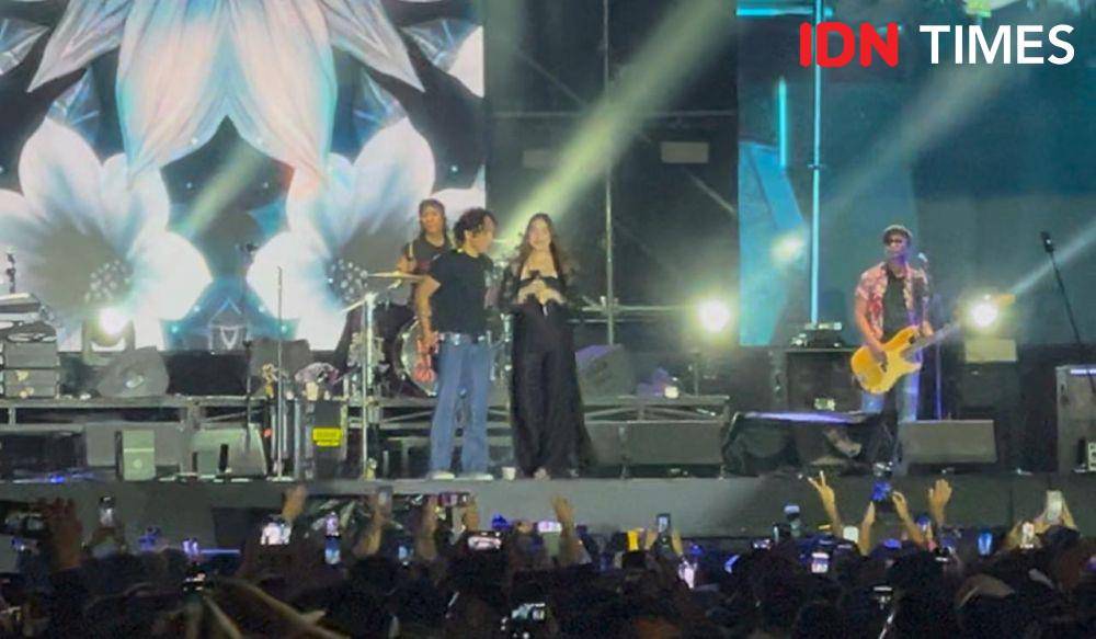 Penampilan Mezzaluna di Konser Empat Satoe Slank (IDN Times/Wahyu Kurniawan)