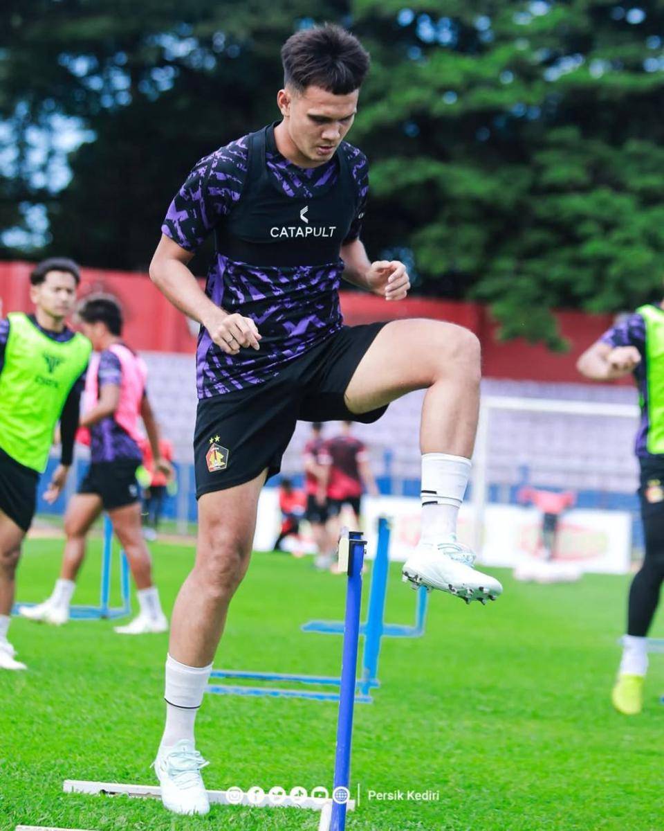 Pemain Persik Kediri saat berlatih. Instagram.com/persikfcofficial