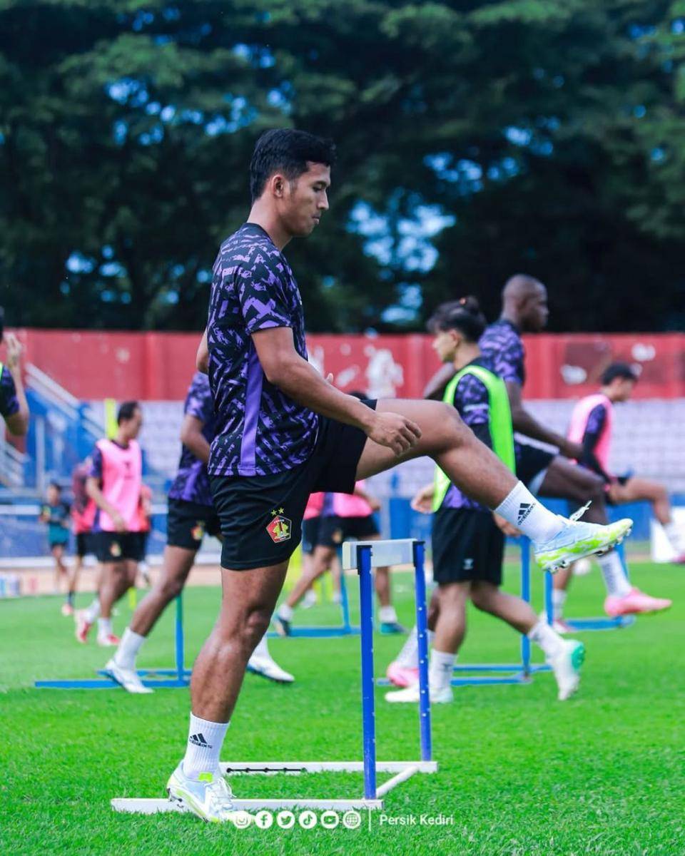 Pemain Persik Kediri saat berlatih. Instagram.com/persikfcofficial