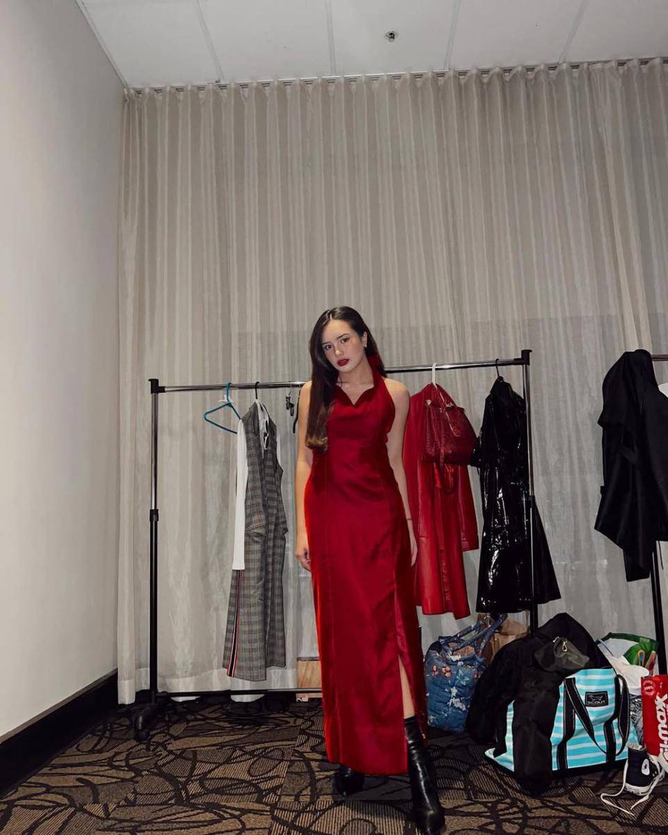 inspirasi dress pesta ala Beby Tsabina (instagram.com/bebytsabina)