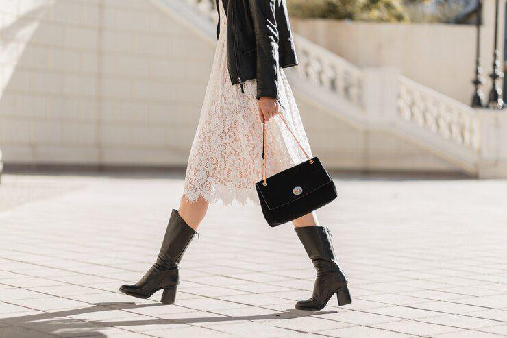 5 Tips Pakai Sepatu Boots untuk Konser, Pastikan Kaki Nyaman!