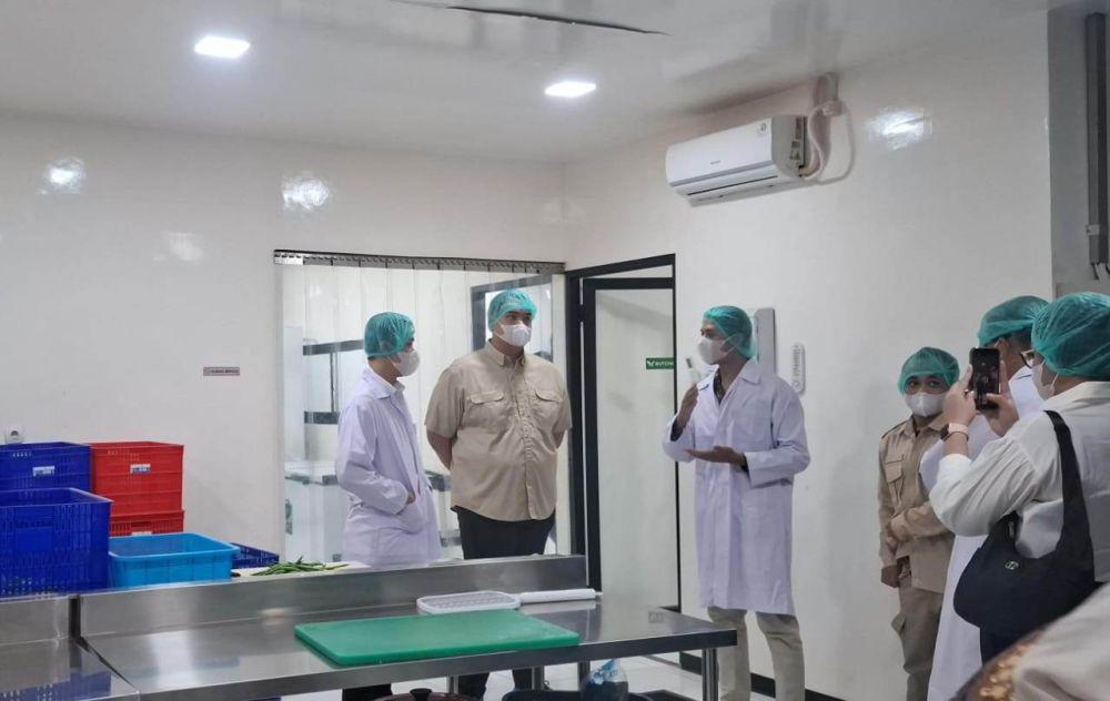 Dito dan Taufik Cek Lokasi Produksi Makan Bergizi Gratis di Kota Cimah