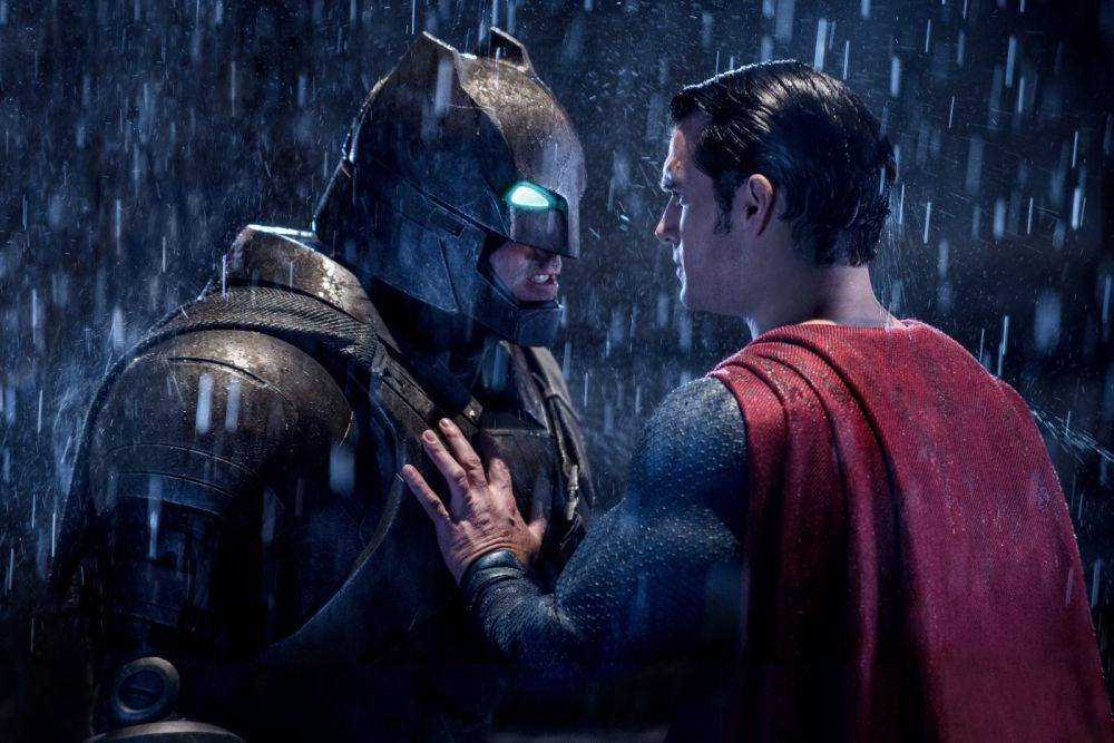 cuplikan adegan Batman dan Superman (dok. Warner Bros. Pictures/Batman v Superman: Dawn of Justice)