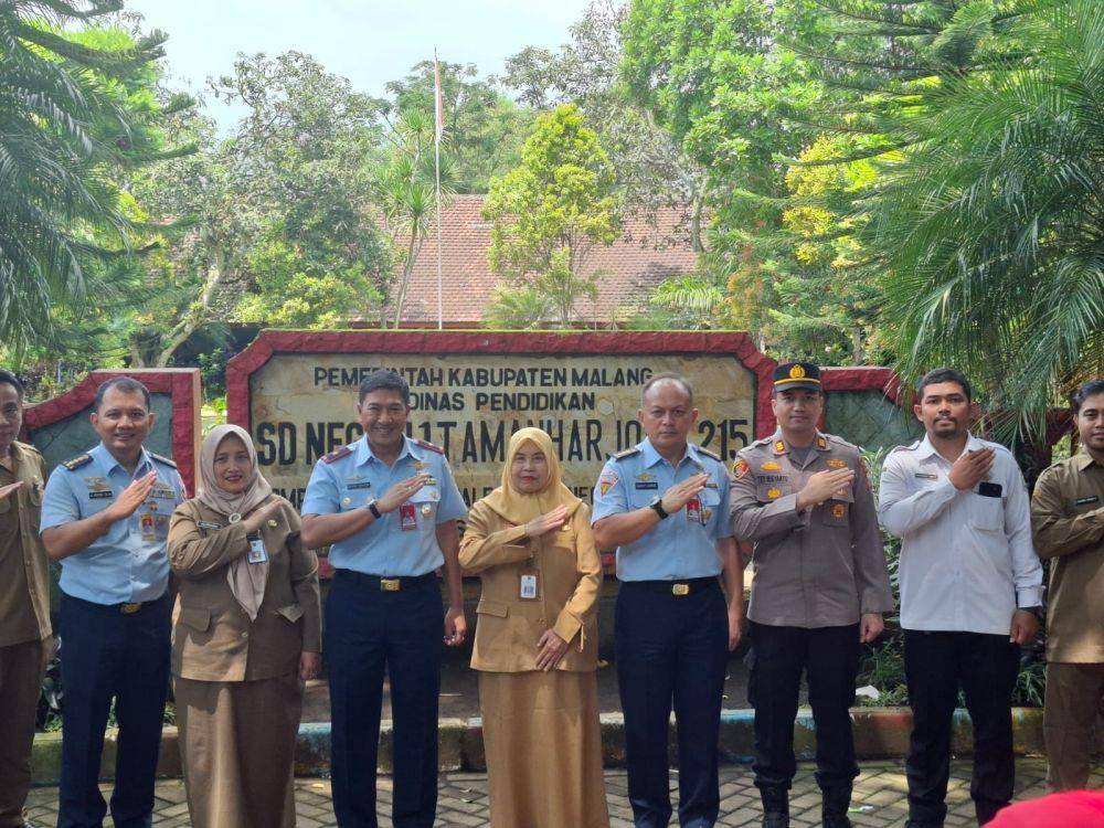 Lanud Abdulrachman Saleh pantau distribusi MBG di SDN Tamanharjo 1. (IDN Times/Rizal Adhi Pratama)