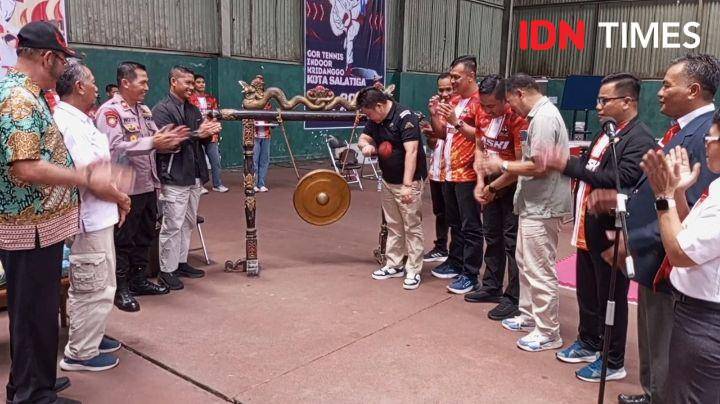 Dance Ishak Palit saat membuka resmi Kejurprov Karate ASKI Jateng 2025, Sabtu (4/1/2025).(IDN Times/Cokie Sutrisno)