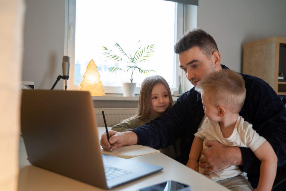5 Tips Menjaga Konsentrasi Saat Harus Kerja dengan Anak di Rumah