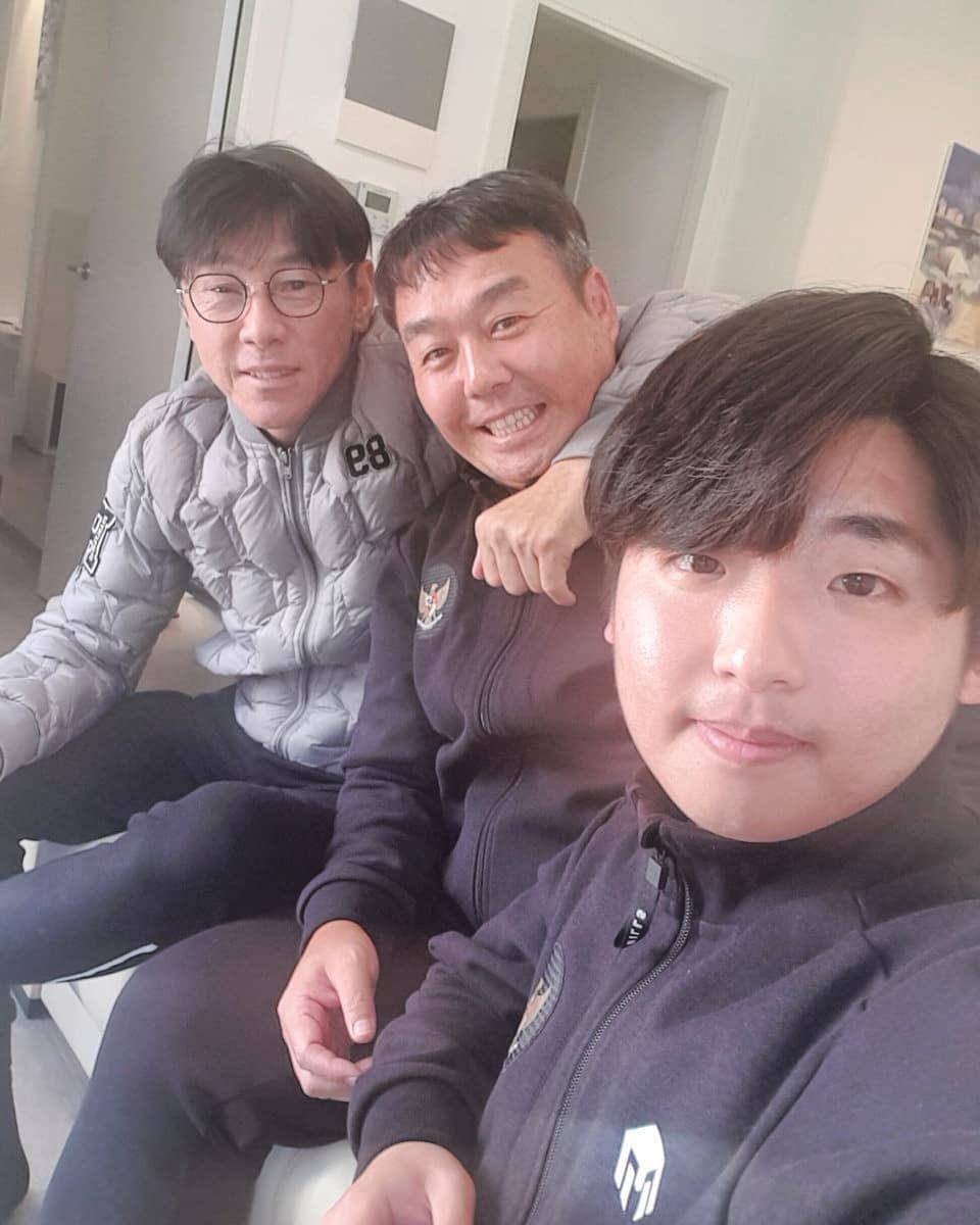 potret kedekatan Shin Tae Yong dan Jeje (instagram.com/shintaeyong7777)