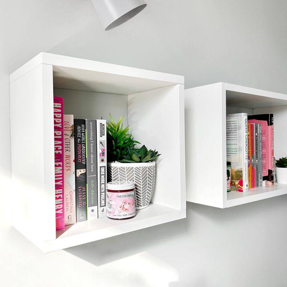 ilustrasi floating cube shelf (amazon.com/Kaboon)