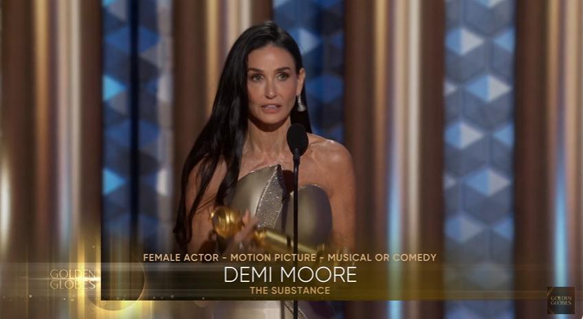 Demi Moore Raih Piala Golden Globes Pertamanya, Gak Nyangka!