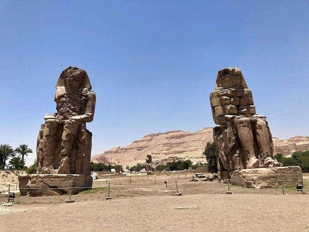 potret patung Amenhotep III di Kuil Luxor (commons.wikimedia.org/Warren LeMay)