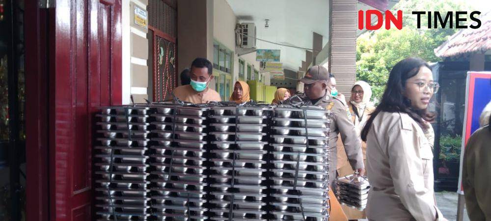 Makanan bergizi gratis yang disalurkan ke beberapa sekolah di kabupaten Banyumas merupakan program nasional, Senin (6/1/2025).(IDN Times/Cokie Sutrisno)
