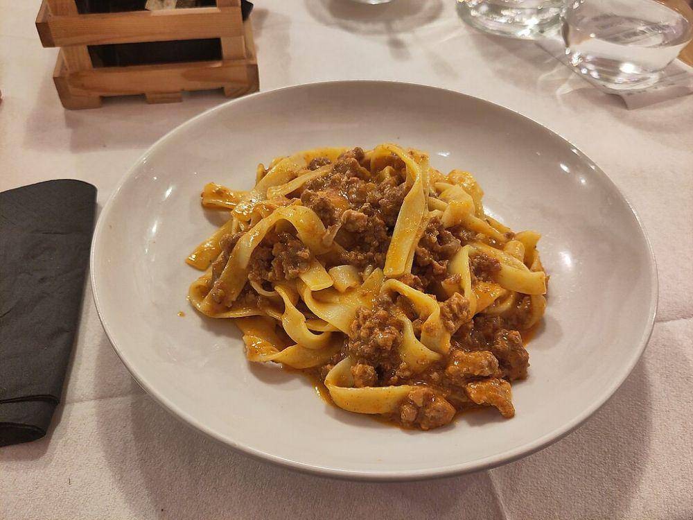 ilustrasi tagliatelle al ragù (commons.wikimedia.org/Alex Sirac)