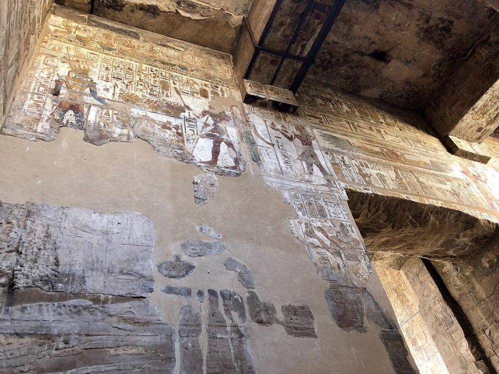 Kuil Alexander Agung di Kuil Luxor. (commons.wikimedia.org/Warren LeMay)