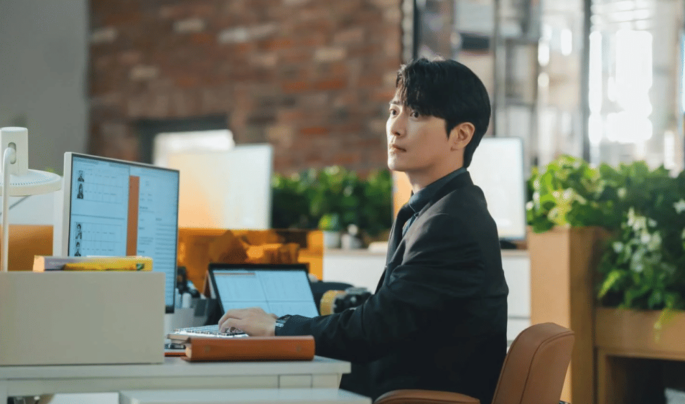 Yu Eun Ho (Lee Jun Hyuk) di drama Love Scout (dok. SBS/Love Scout)