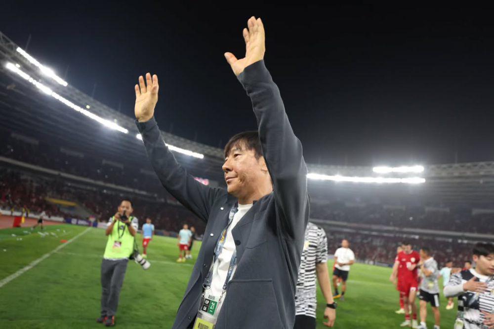 Media Korea Soroti Beda Nasib Shin Tae Yong dan Kim Sang Sik