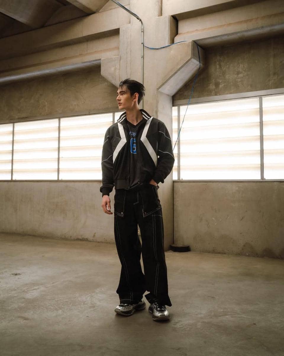 OOTD nuansa hitam ala Pavel Naret (instagram.com/pavelphoom)