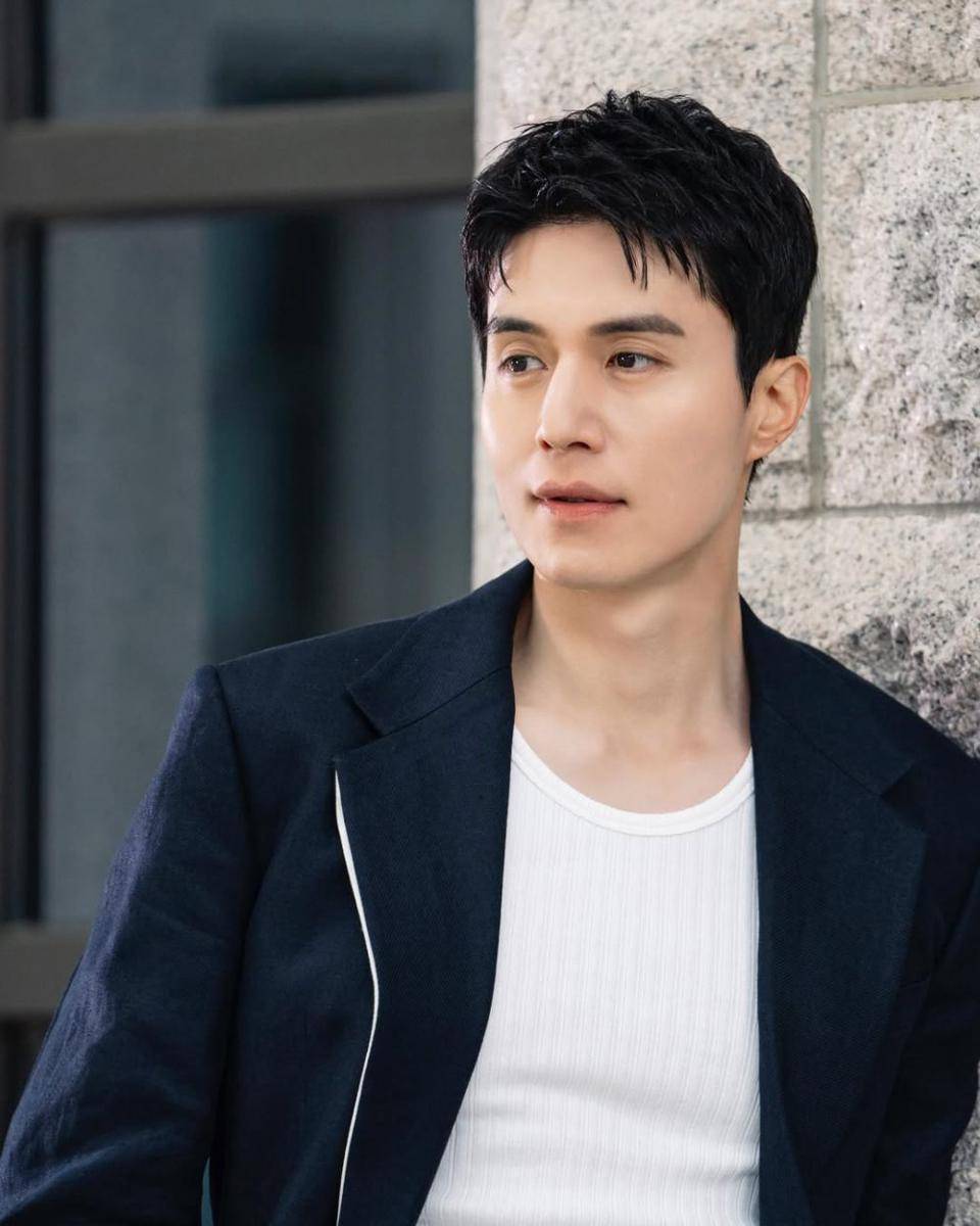 Lee Dong Wook (instagram.com/leedongwook_official)