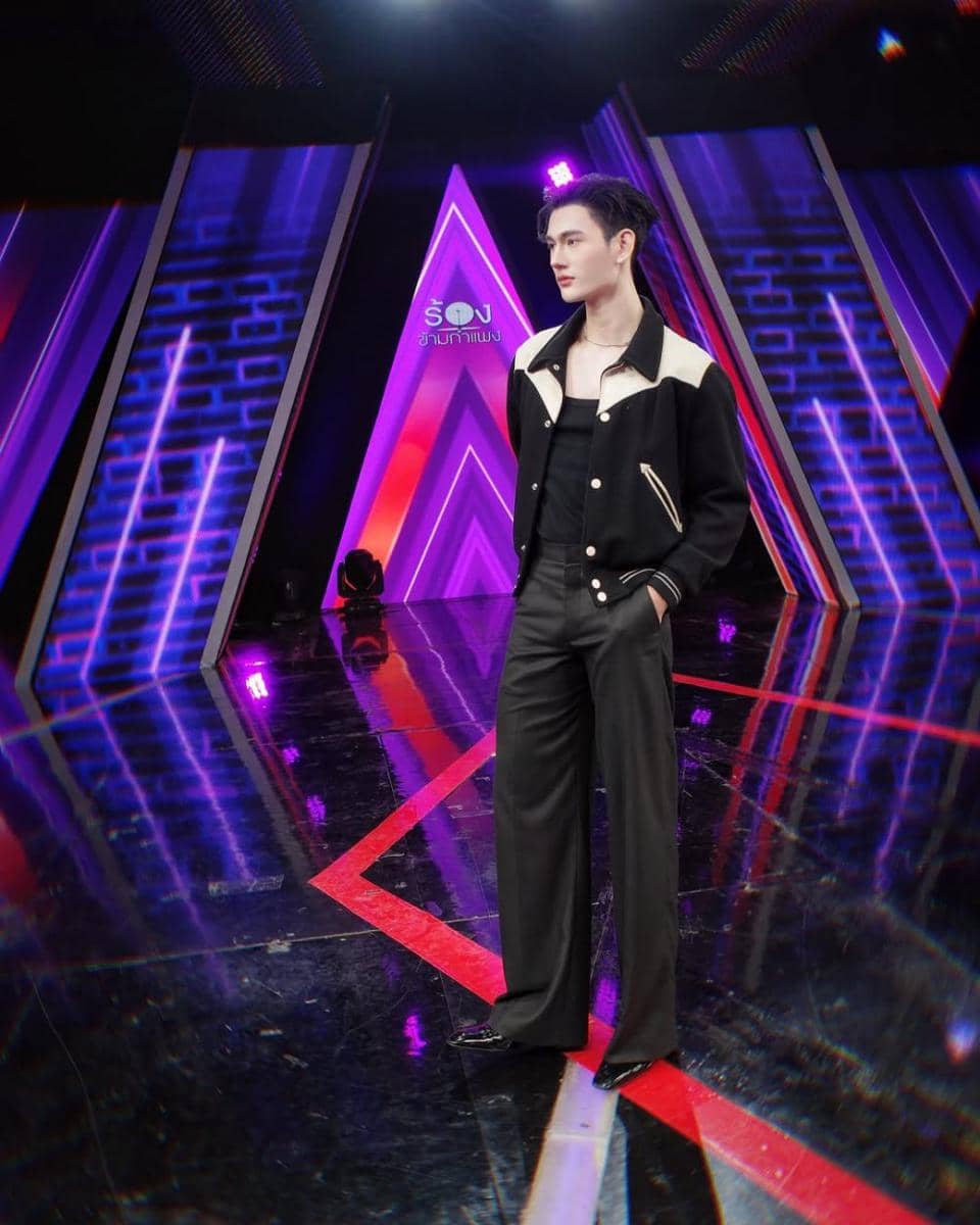 OOTD nuansa hitam ala Pavel Naret (instagram.com/pavelphoom)