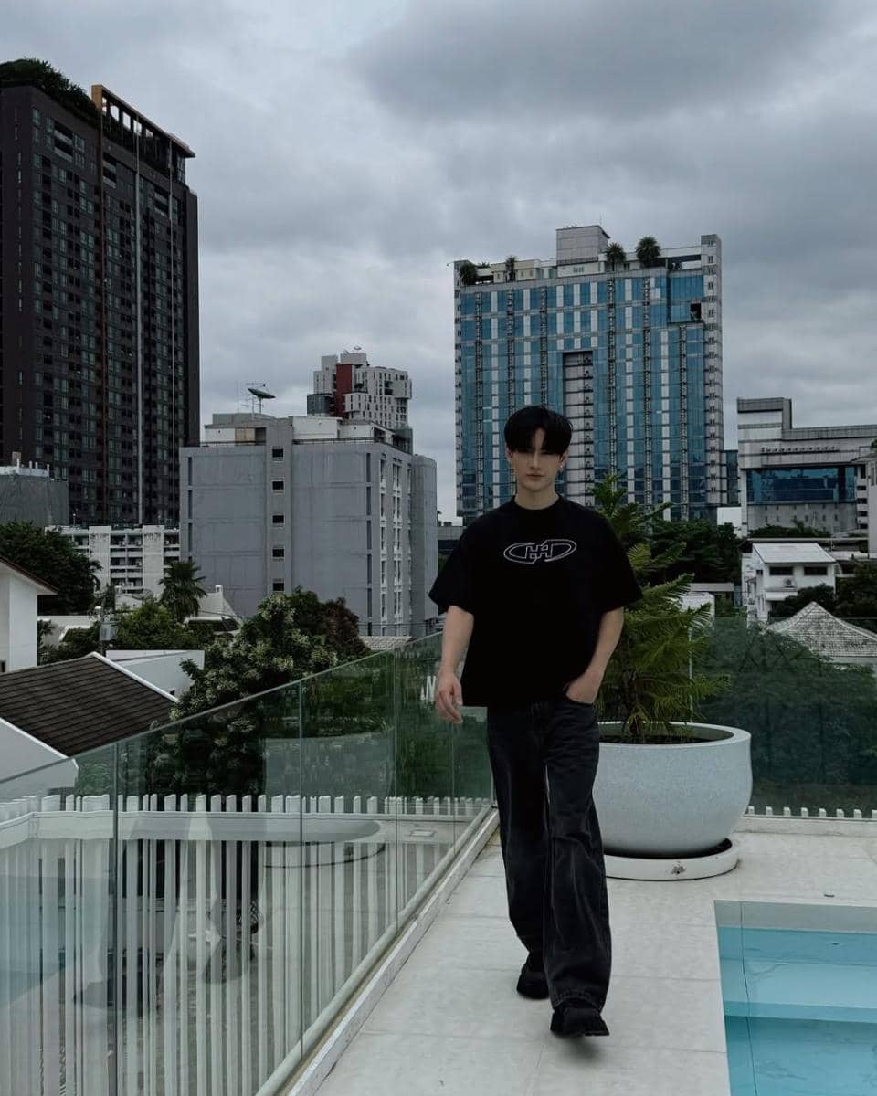 OOTD nuansa hitam ala Pavel Naret (instagram.com/pavelphoom)