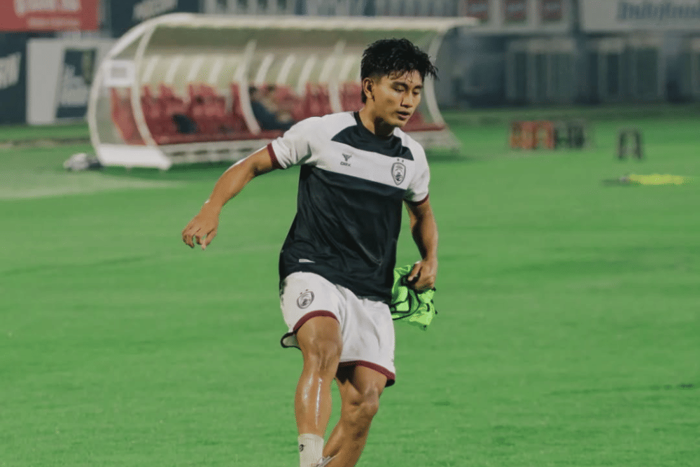 Pemain PSM Makassar, Mufli Hidayat, dalam sesi latihan resmi di Stadion Kapten I Wayan Dipta Gianyar pada 6 Desember 2024. (Instagram,com/psm_makassar)