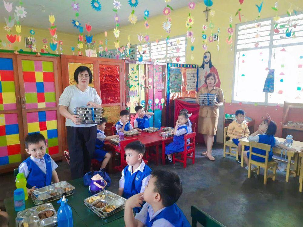 Program Makan Bergizi Gratis di TK Bernadete, Manado, Sulawesi Utara, Senin (6/1/2025). IDNTimes/Istimewa
