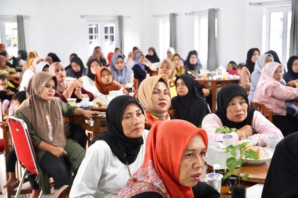 Dari Modal PNM Mekaar, 15 Juta Ibu-Ibu Topang Ekonomi Keluarga