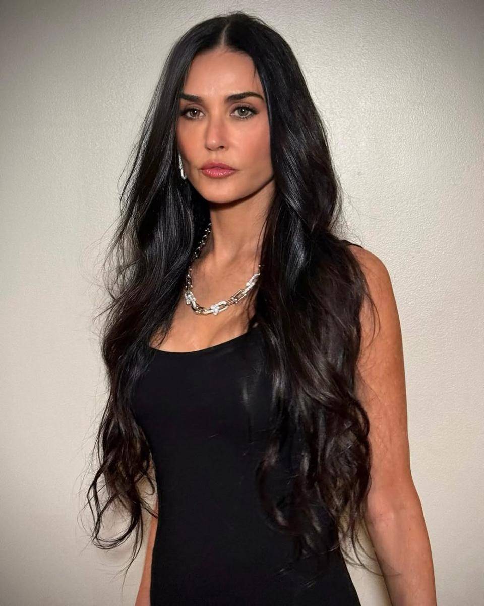 potret artis pemenang Golden Globes 2025 (instagram.com/demimoore)