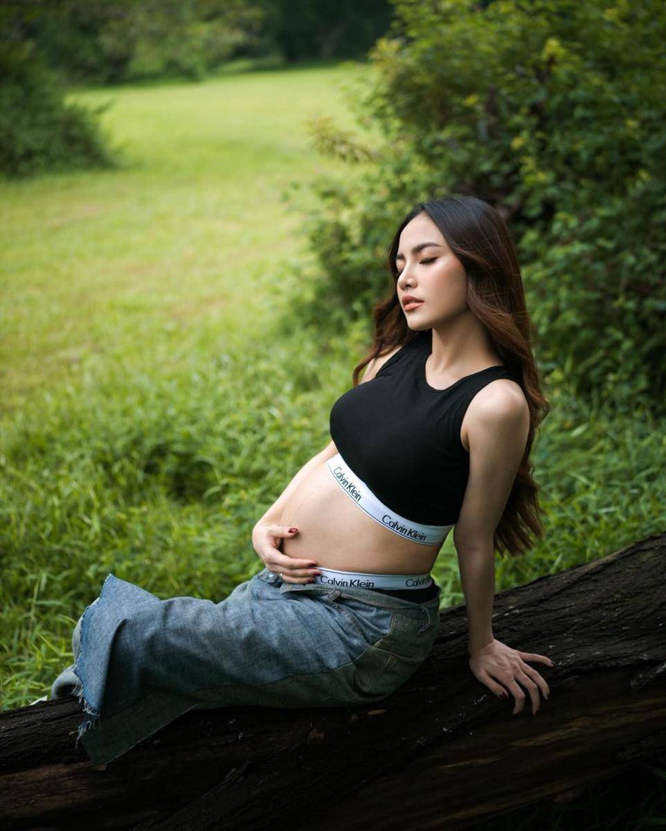 pemotretan maternity Mahalini (Instagram.com/mahaliniraharja)