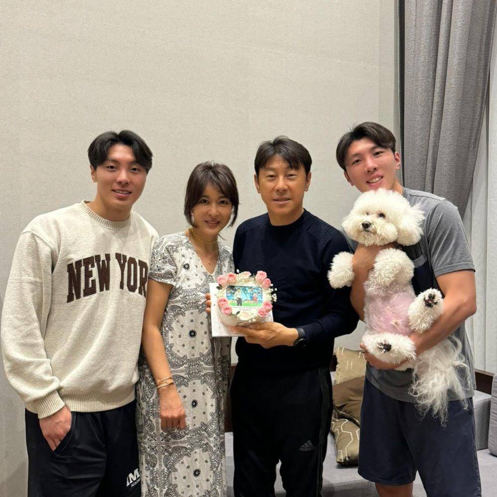 Shin Tae-yong dan kedua anaknya (Instagram.com/shin_jaewon77)