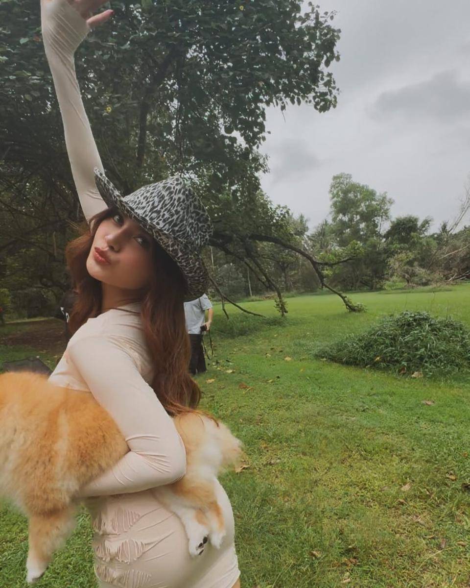 pemotretan maternity Mahalini (Instagram.com/mahaliniraharja)