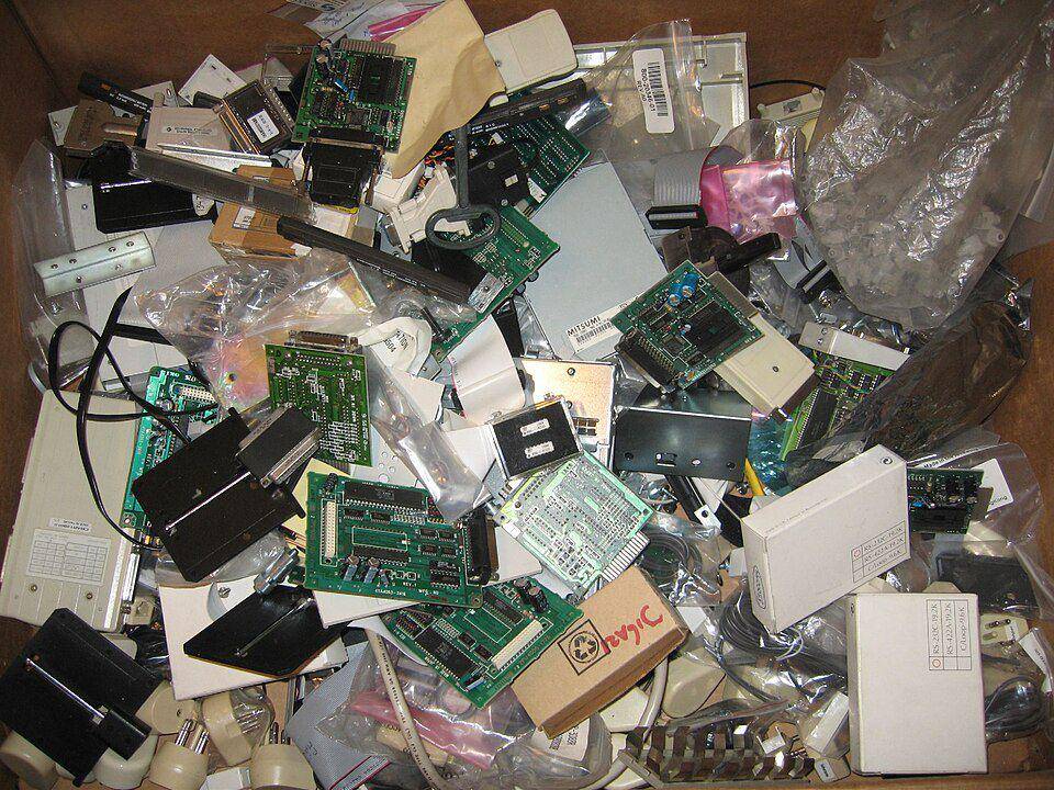 ilustrasi limbah elektronik (wikimedia.org/Jemimus)