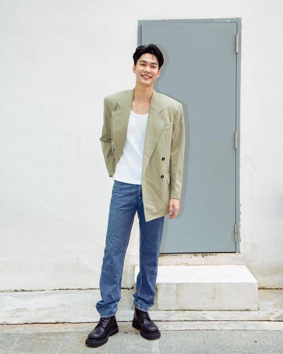 Dew Jirawat (instagram.com/dew_jsu)