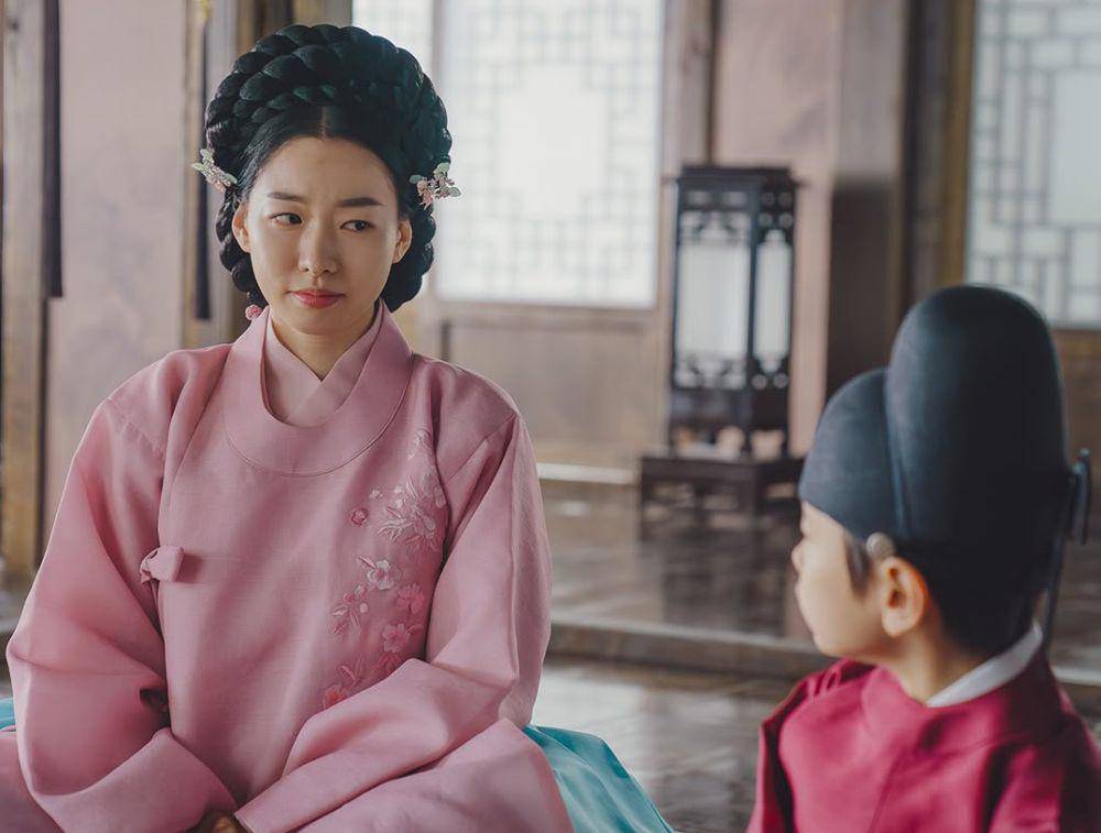 still cut drama Korea The Queen Who Crowns (instagram.com/tvn_drama)