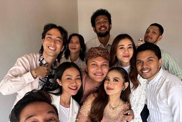 potret artis di pengajian dan siraman Mahalini (instagram.com/yurayunita)