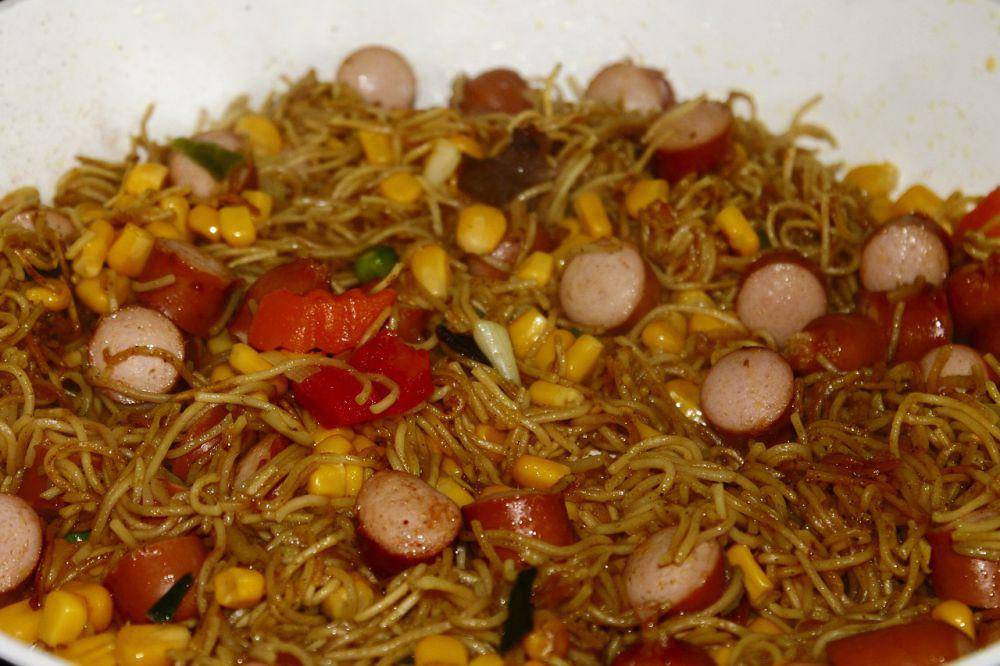 ilustrasi mi goreng bakso (pixabay.com/kalhh)