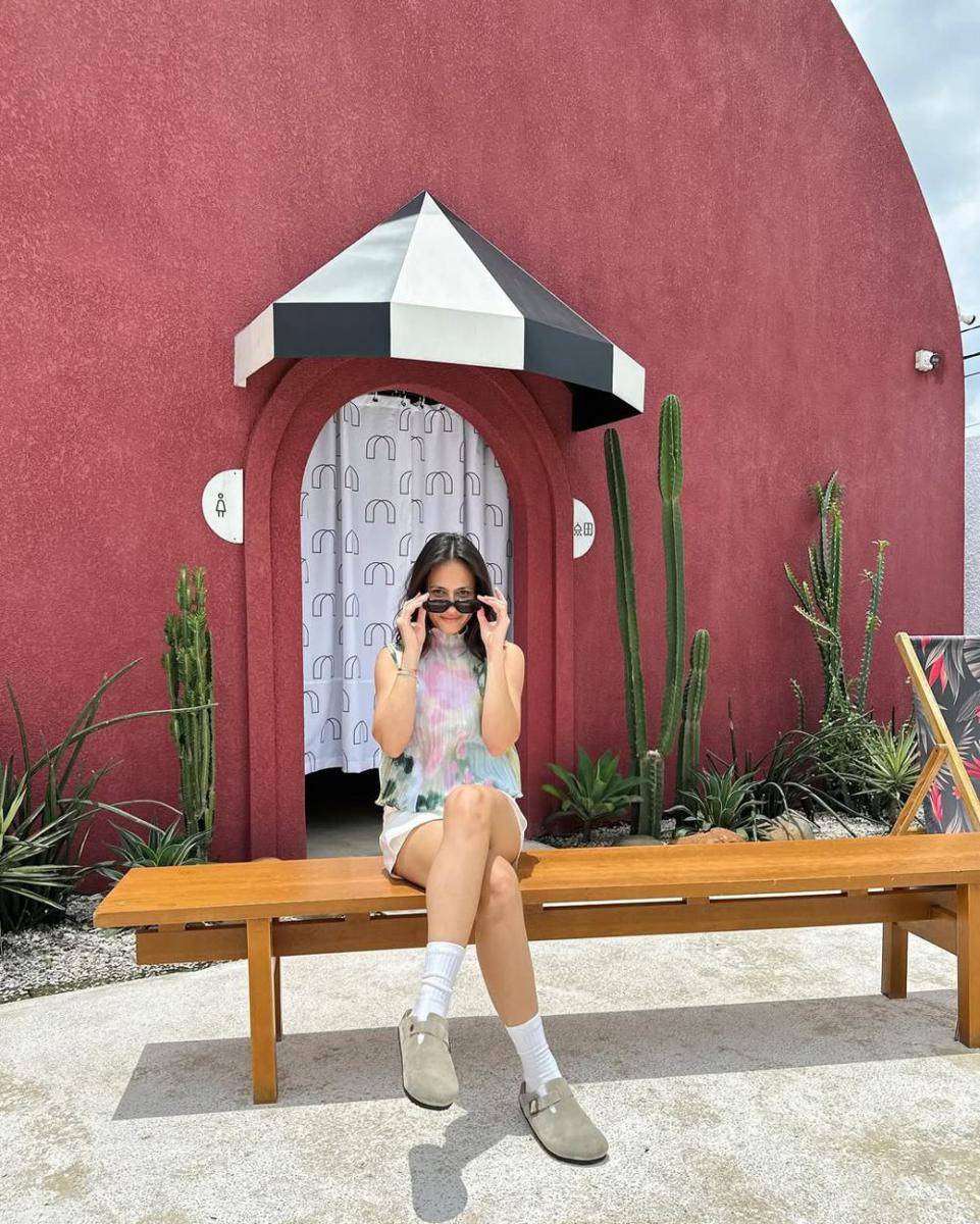 gaya OOTD liburan ke pantai ala Pevita Pearce (instagram.com/pevpearce)