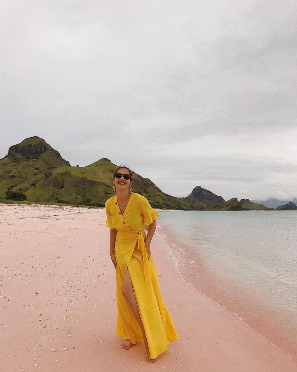 gaya OOTD liburan ke pantai ala Pevita Pearce (instagram.com/pevpearce)