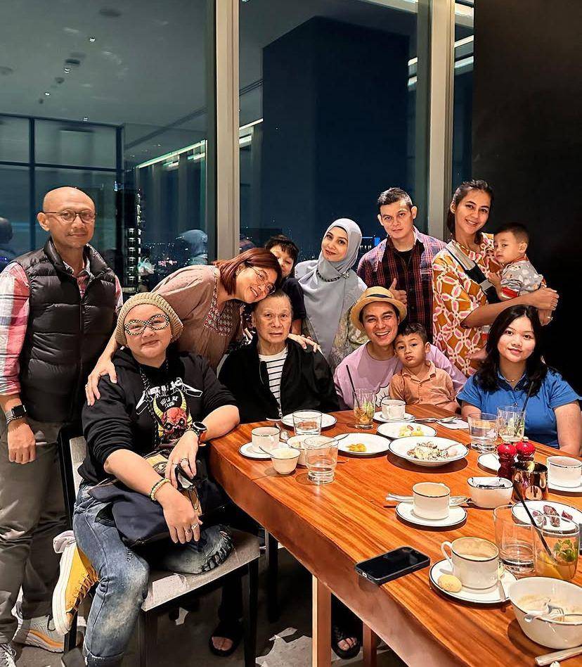potret kenangan Baim Wong bersama ayahnya yang meninggal dunia (Instagram.com/baimwong)