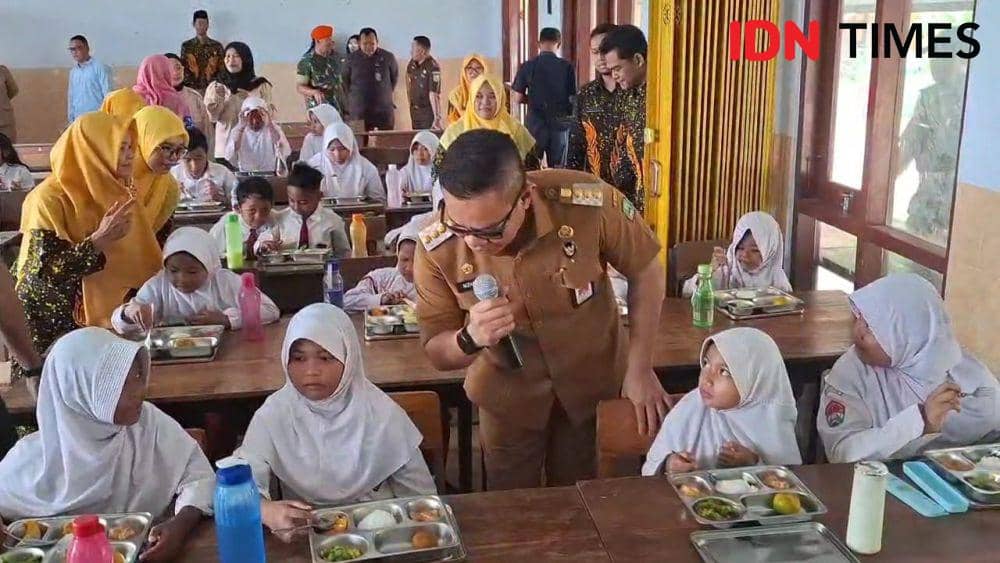 Menu hari kedua makan bergizi gratis di SDN Tambran Magetan. IDN Times/ Riyanto.